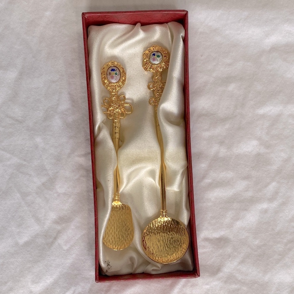Vintage Cécile Gold-Plated Serving Spoons with Floral Porcelain Handles – 1970s - Picture 2 of 11